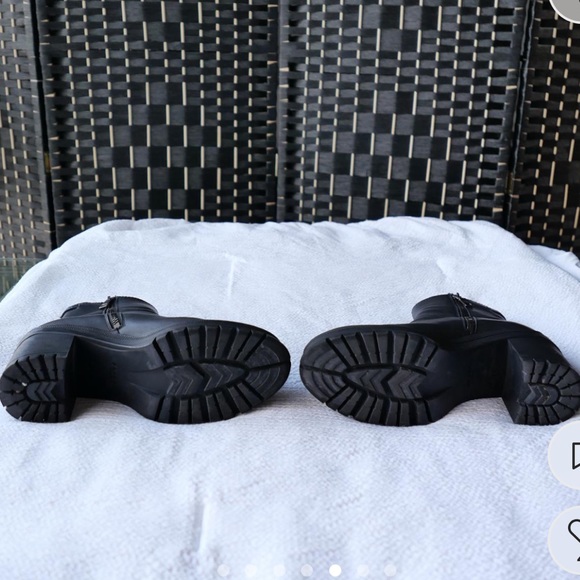 Prada boots - Picture 4 of 7